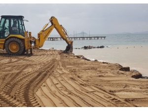 Sahile İzinsiz Yapılan Taş Duvarın Yıkımı Gerçekleştirildi