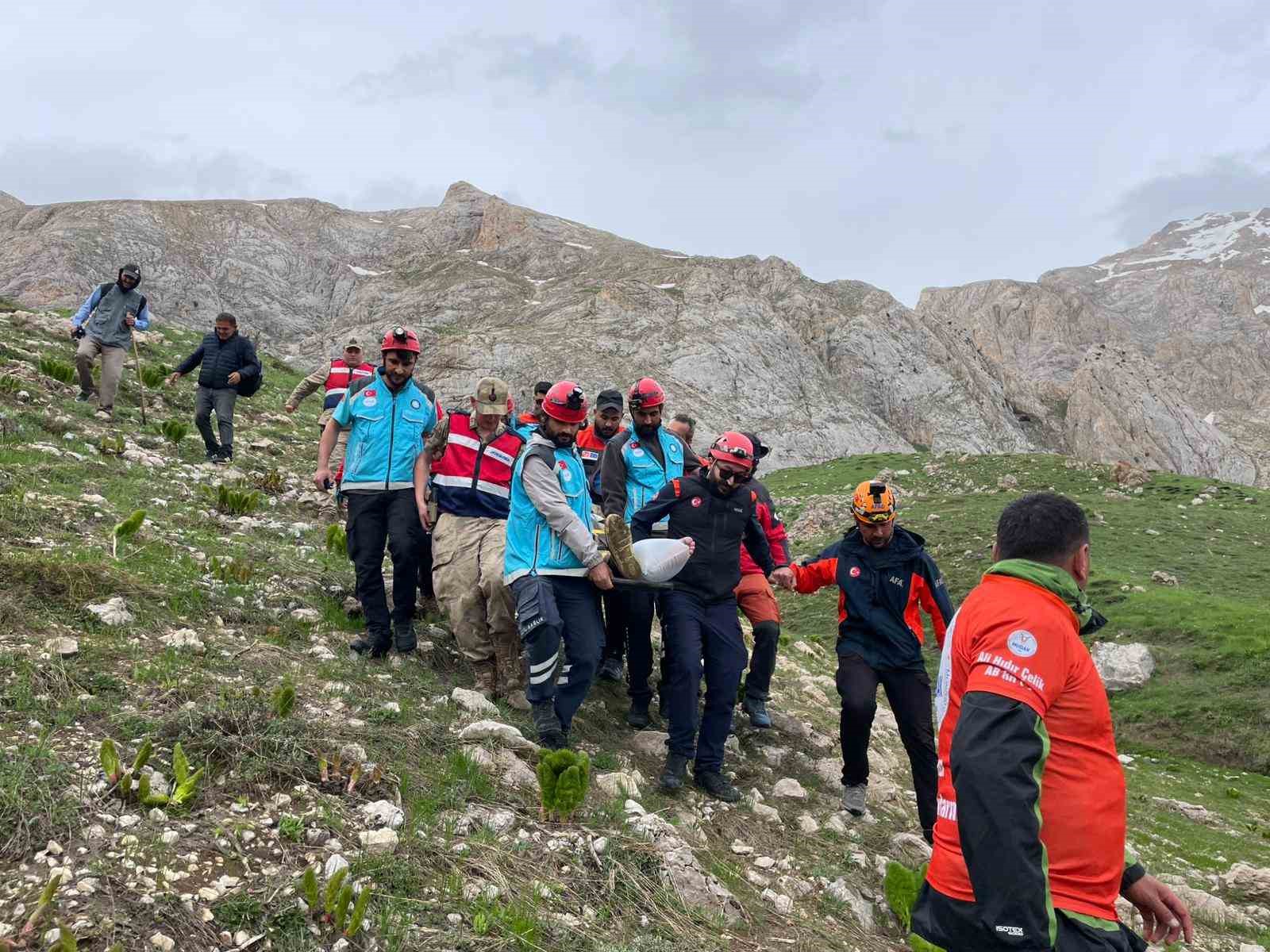 kirsalda-duserek-bacagini-kiran-sahis-5-saatlik-calismayla-kurtarildi