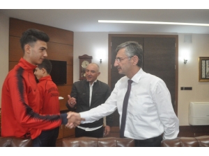 Sarayspor’dan Vali Bektaş’a Ziyaret