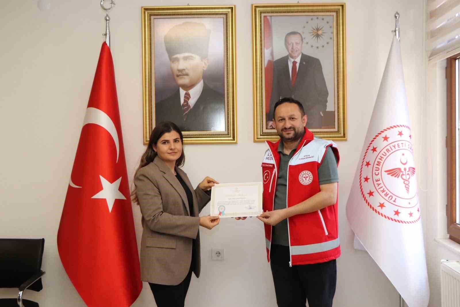 kazada-hayat-kurtaran-saglikcilar-odullendirildi
