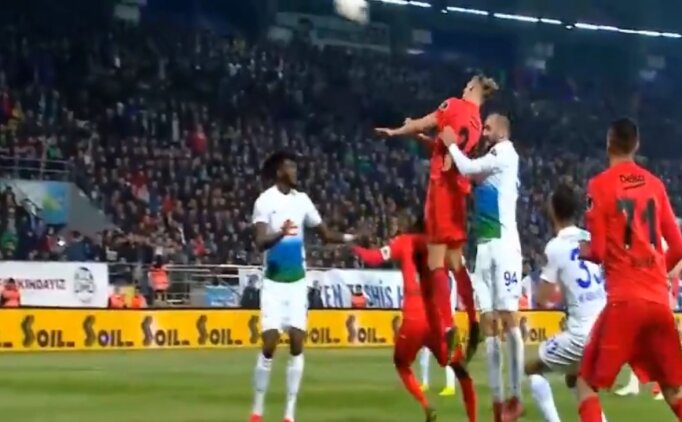 Beşiktaş'ın Penaltı Beklediği Pozisyon