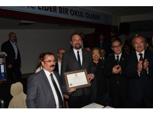 Başkan Utku Gümrükçü Görevine Başladı