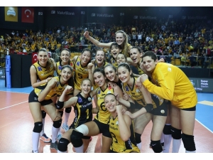 Vakıfbank İtalya’da Final Peşinde