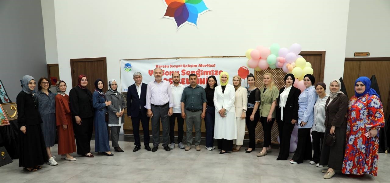 farkli-branslarda-egitim-alan-850-ogrencinin-eserleri-vitrine-cikti
