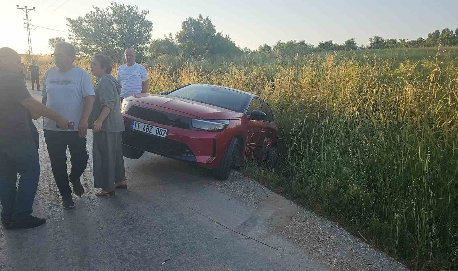 bilecik-te-2-otomobil-carpisti-3-yarali