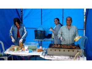 Kermesin Geliri Okuldaki İhtiyaç Sahibi Öğrencilere