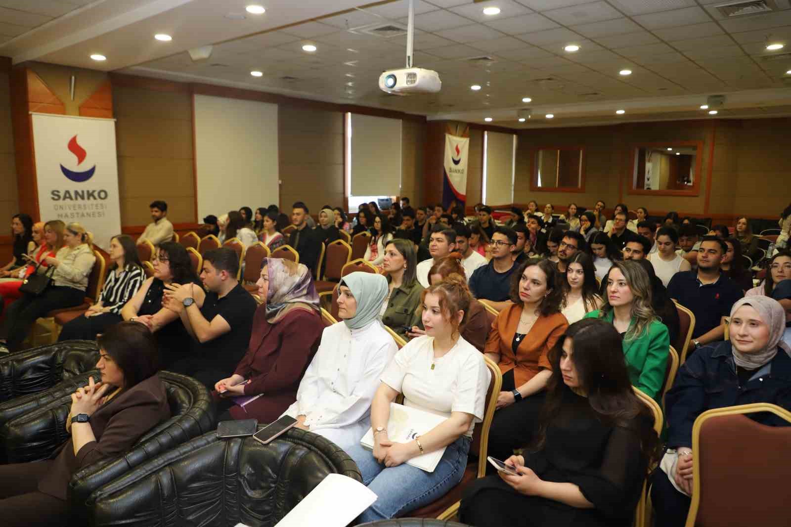 sanko-universitesi-nde-gecmisten-gunumuze-hemsirelikte-degerler-sempozyumu-duzenlendi