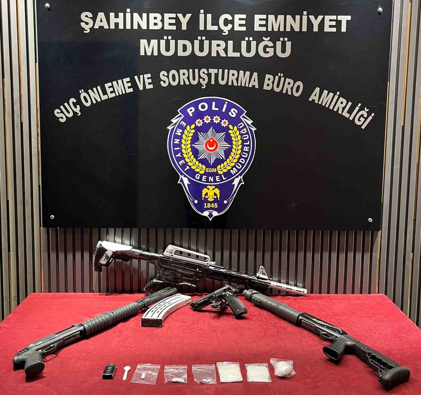 gaziantep-te-4-afet-ruhsatsiz-silah-ele-gecirildi-2-gozalti