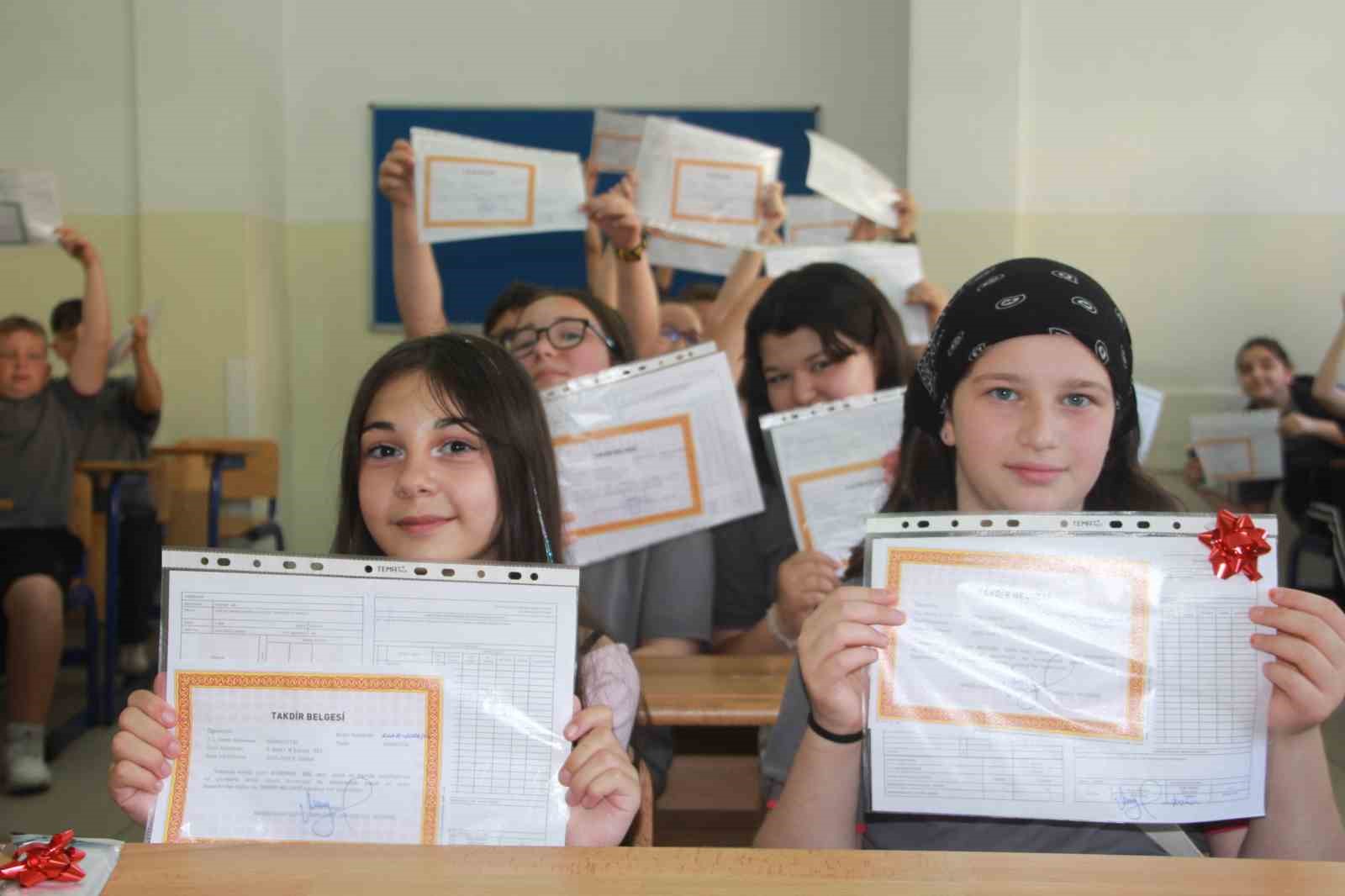 ordu-da-123-bin-ogrencinin-karne-heyecani