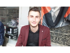 Burhaniye’de Fetullah Bozkurt İlçenin En Genç Muhtarı Oldu