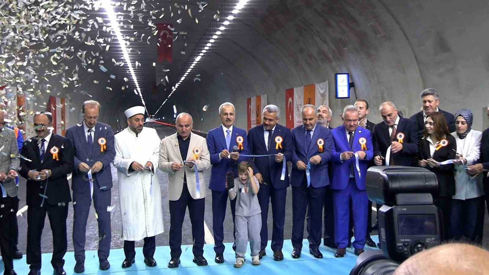 abdulkadir-uraloglu-camlihemsin-tuneli-ve-ayder-yoluyla-yillik-772-milyon-lira-tasarruf-saglayacagiz