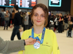 Abd’de Altın Madalya Kazanan Sümeyye Boyacı, Yurda Döndü