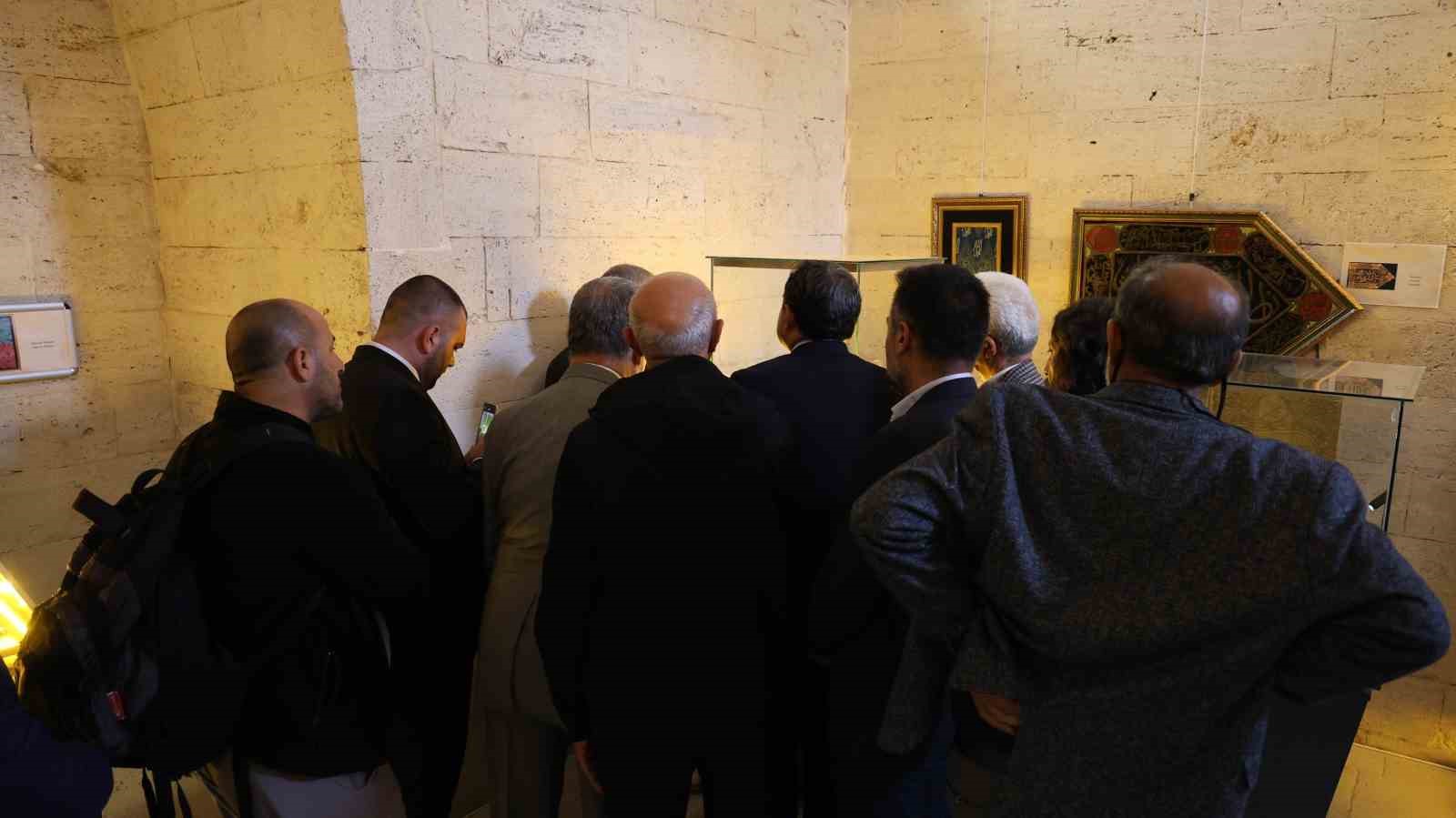 kirsehir-de-kutsal-emanetler-sergisi-ne-yogun-ilgi