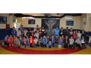 Geleceğin Baş Pehlivanları Mindere Çıktı