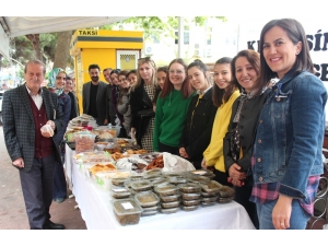 Alaşehir’de Kardeş Okul İçin Kermes