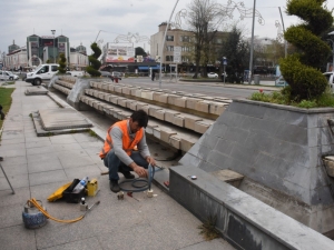 Düzce’deki Süs Havuzları Temizleniyor