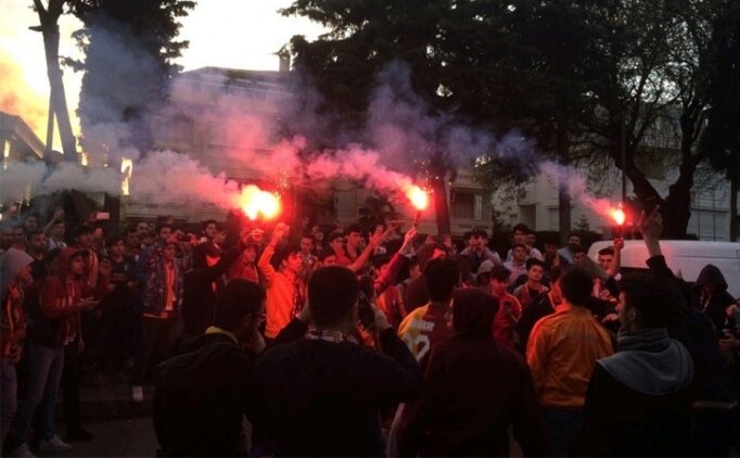 Galatasaray Taraftarından Fenerbahçe Organizasyonu
