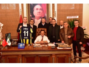 Başkan Şahin Tebrikleri Kabul Ediyor