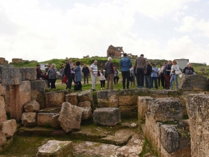 Zerzevan Kalesi’ne Turist Akını