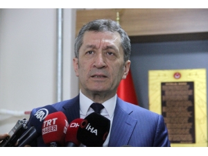 Milli Eğitim Bakanı Selçuk: "Mavi Balina Ve Momo Oyun Değil, Siber Saldırıdır"