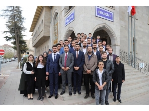 Ak Gençlikten Başkan Arı’ya Tebrik Ziyareti