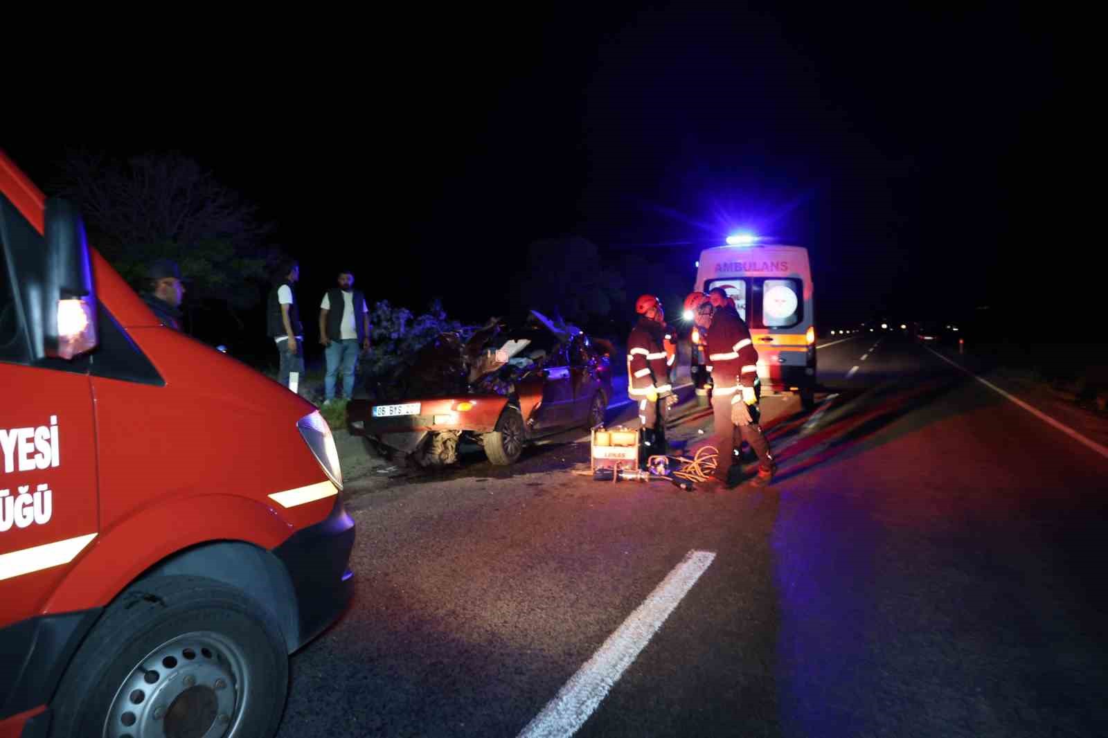 tirin-tamponu-otomobile-ok-gibi-saplandi-1-olu