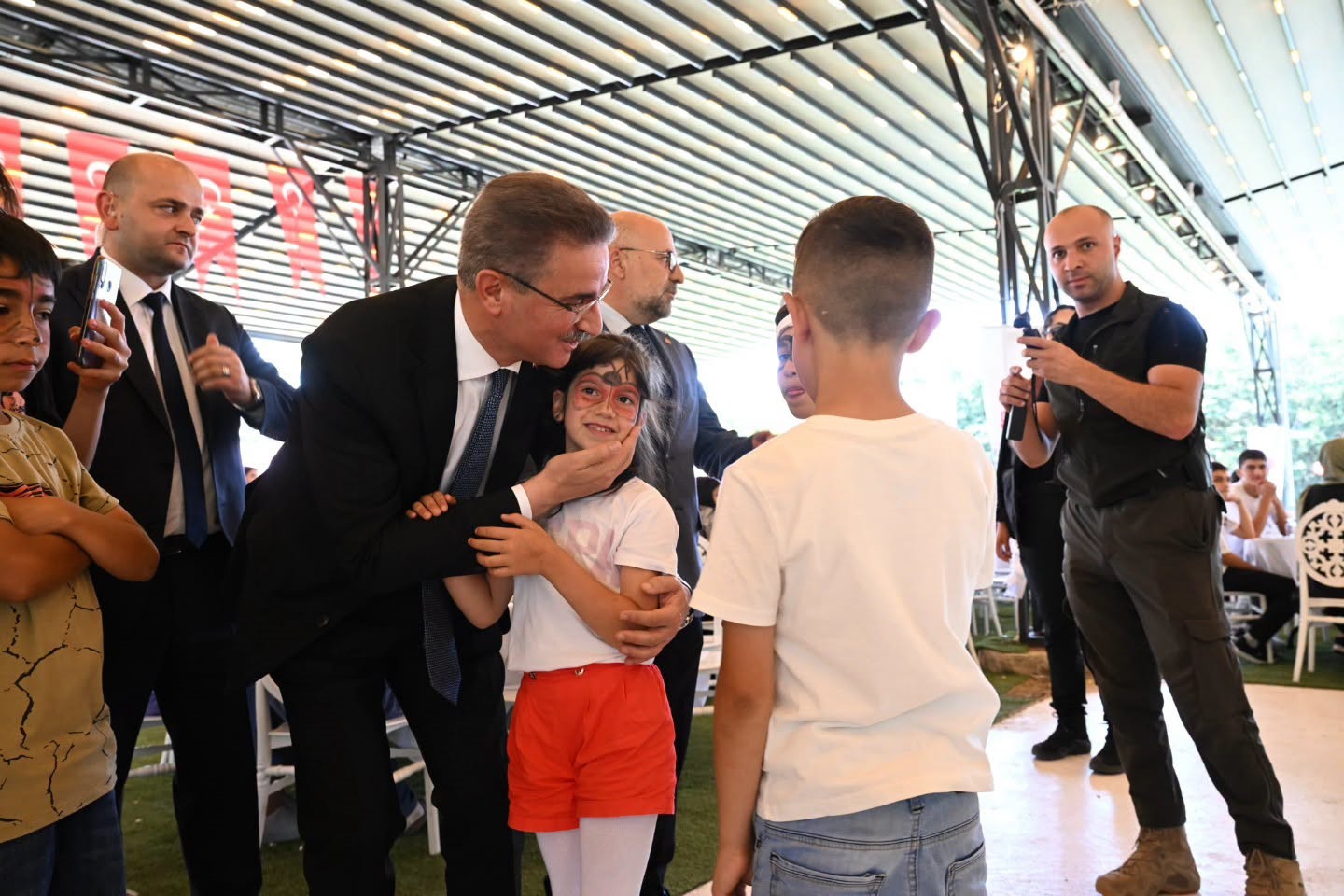 vali-aydin-barus-vakif-bursiyeri-ogrencilerle-piknik-soleninde-bulustu