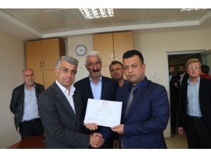 Mhp’li Belediye Başkanı Mazbatasını Aldı