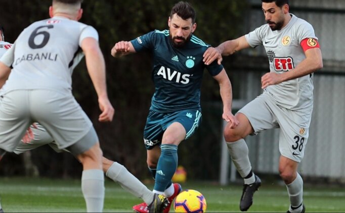 Şener Özbayraklı Kafada Bitirdi