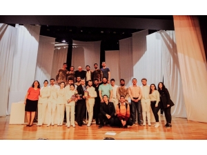 "12 Öfkeli" Adlı Tiyatro Seyirciden Tam Not Aldı