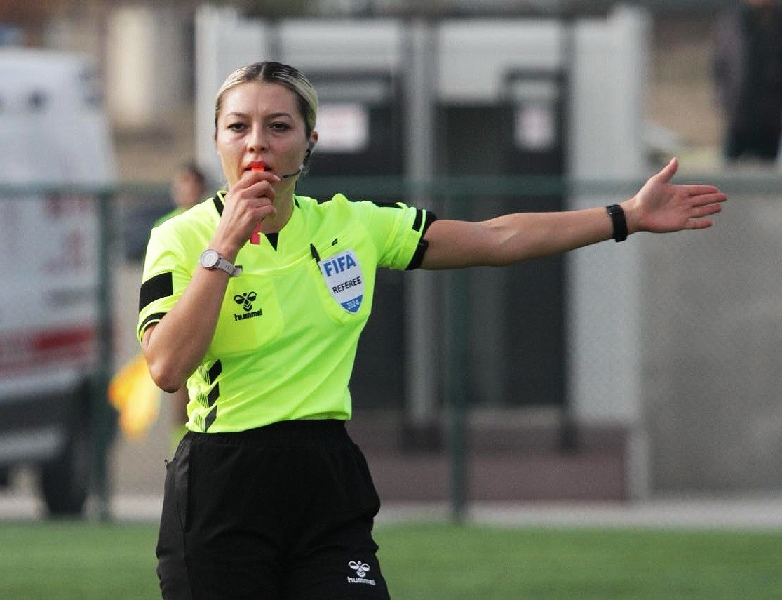 kayserispor-konyaspor-macina-kadin-hakem