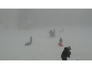 Uludağ’a Nisan Karı...arap Turistler Kızak Kaydı