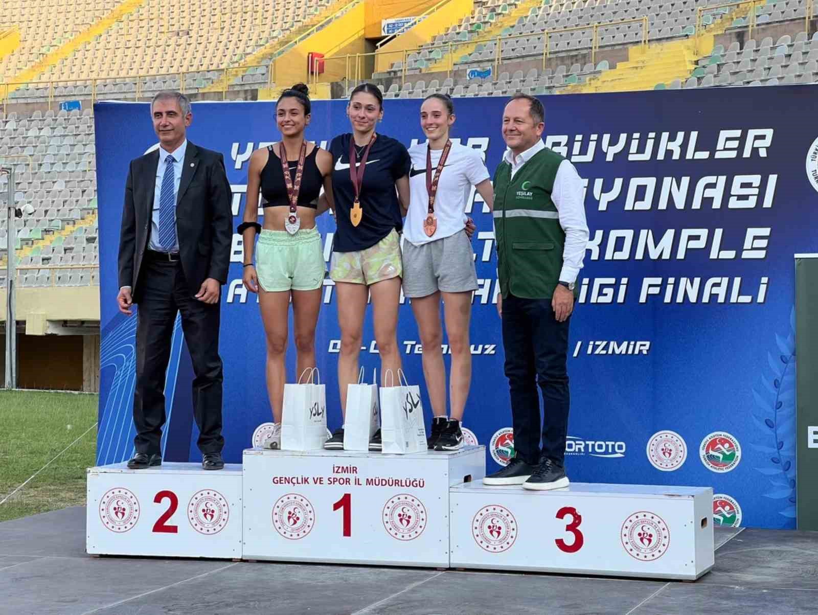 eskisehirli-atletler-izmir-den-kursuyle-dondu