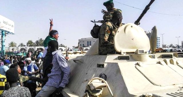 Sudan'da Darbe Girişimi! Ordu Devlet Televizyonu Binasını Kuşattı