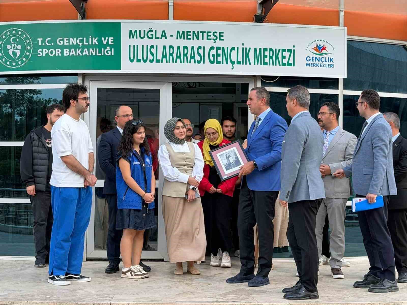 vali-yardimcisi-cehveroglu-uluslararasi-genclik-merkezi-nde-inceleme-yapti