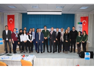 Hakkari’de “Fikirler Buluşuyor Gelecek Oluşuyor” Münazara Yarışması