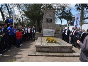 Kurtdereli Mehmet Pehlivan Mezarı Başında Anıldı
