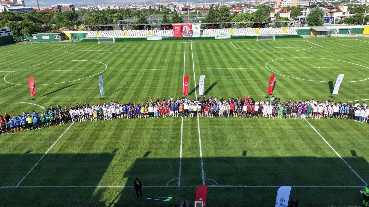 denizli-buyuksehir-belediyesi-birimler-arasi-futbol-turnuvasi-coskuyla-basladi