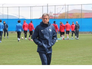 Hamza Hamzaoğlu: “Her Şeyimizi Ortaya Koyarak Bu Maçtan Galibiyetle Ayrılmak İstiyoruz”