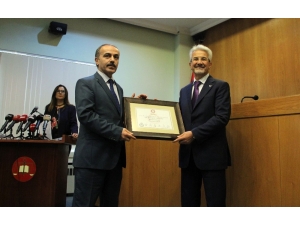 Nilüfer Belediye Başkanı Turgay Erdem Mazbatasını Aldı