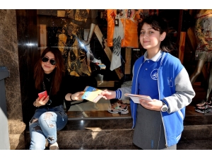 Çeşmeli Öğrenciler Küfür Ve Argoya Karşı Yürüdü