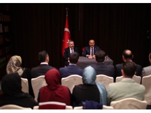 Bakan Çavuşoğlu, Hollanda Temaslarını Sürdürüyor