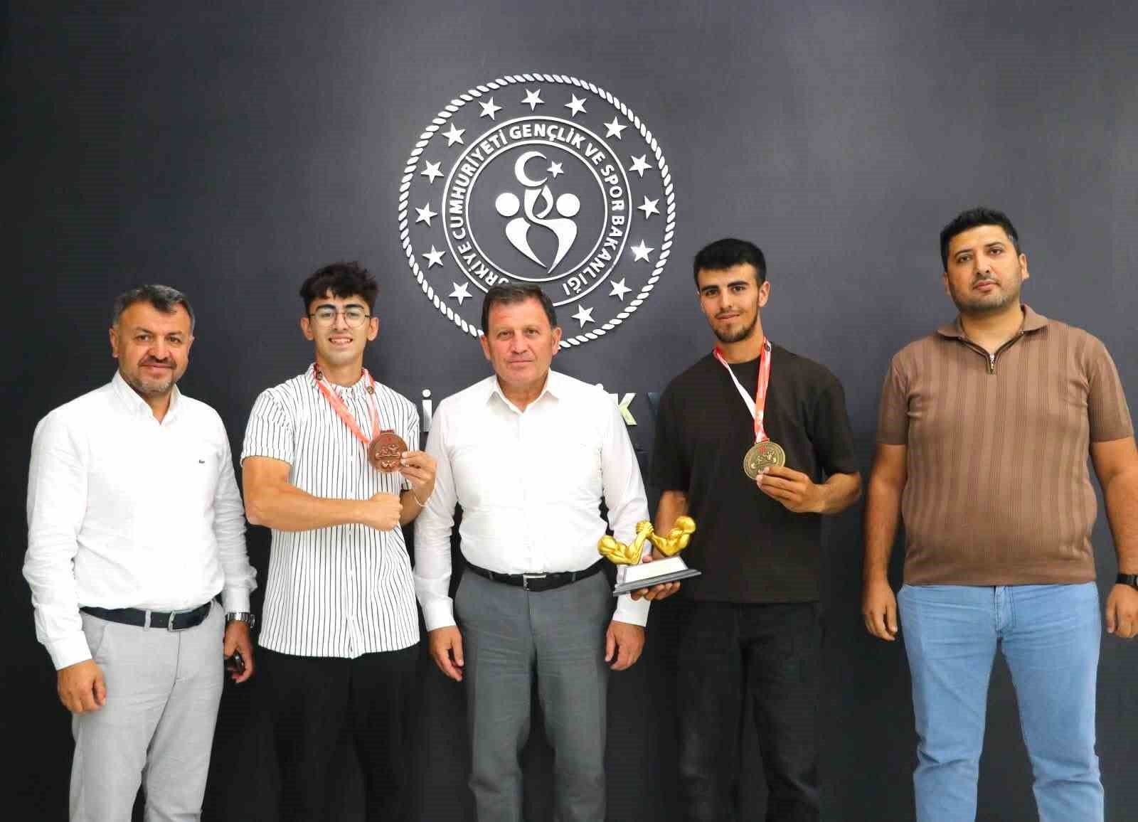 bilek-guresinde-kayseri-den-buyuk-basari