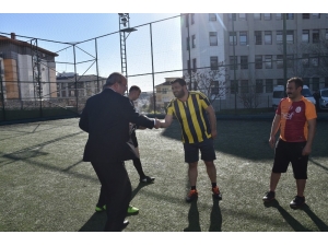 Gazeteciler Ve Polisler Sahada Karşılaştı