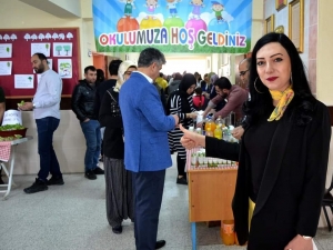 Öğretmenler Öğrencileri İçin Kermes Düzenledi
