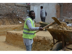 Futbola Niyet, İnşaata Kısmet