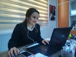 Uzmanlardan Cep Telefonunu Elinden Düşürmeyen Gençlere Uyarı