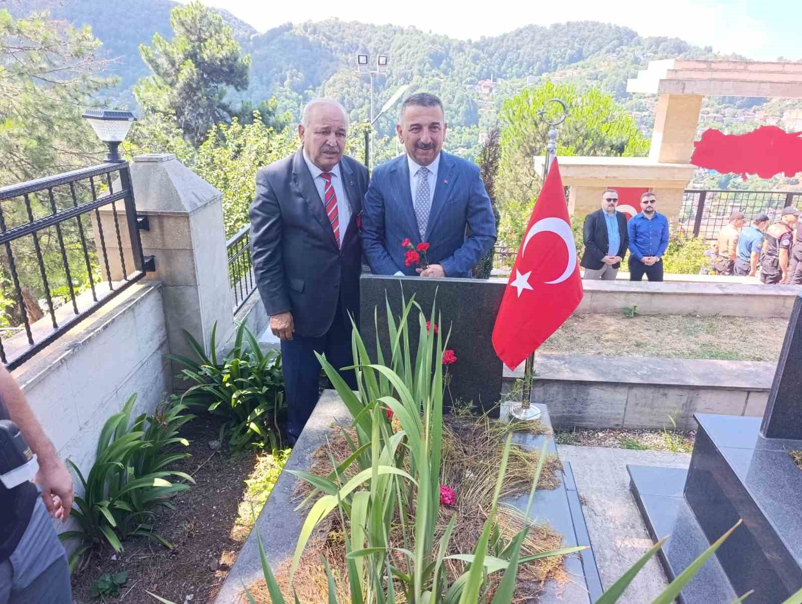 zonguldak-ta-15-temmuz-demokrasi-ve-milli-birlik-gunu-nde-sehitlik-ziyareti
