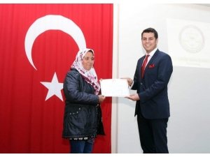 Çobanlık Yapan Genç Kadın Muhtar Oldu