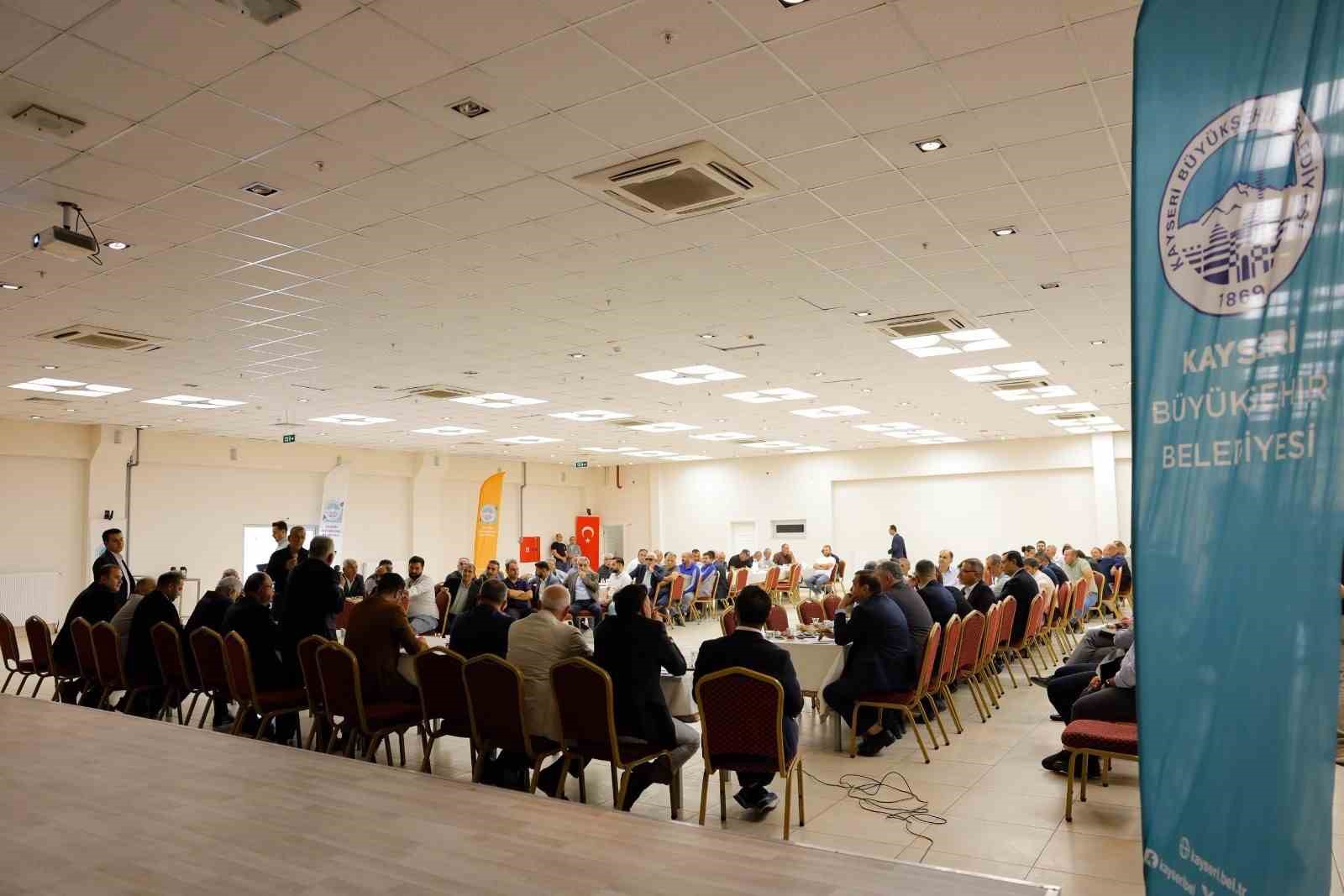 baskan-buyukkilic-tomarza-da-muhtarlarla-istisare-etti